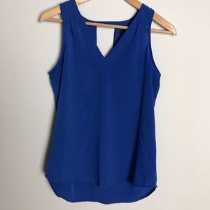Gap tank with cutout
